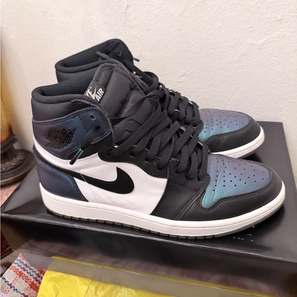 Nike Air Jordan Men's Black and Iridescent Sneakers